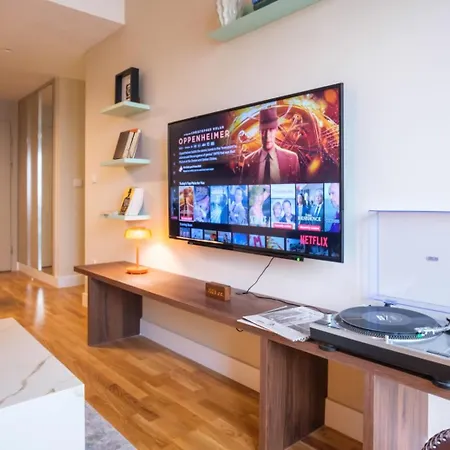 Diamond Boutique 1Br Apartment - City Center & Free Parking
